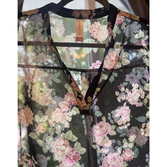 No Boundaries Large Blouse Chiffon Black Floral Sheer Round Hem Roll Tab V Neck - Picture 6 of 6